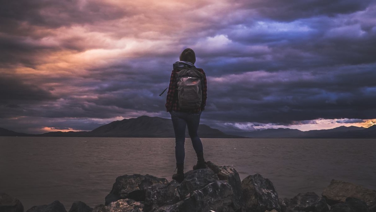 hiker-1149898_1280